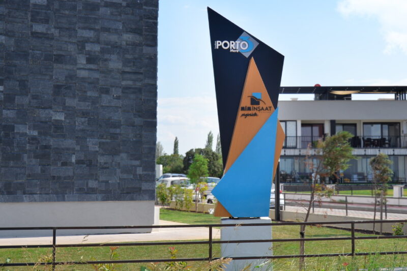 Mim İnşaat ‘Porto Mare’ Projesi için Tasarlan Pilon Tabela Uygulaması